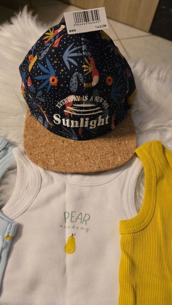 NEUFS (NON PORTÉS)🏷🤩🥰 lot bodies débardeurs, casquette, chaussettes 18mois Garçon 🥰🤩🏷 - photo numéro 2