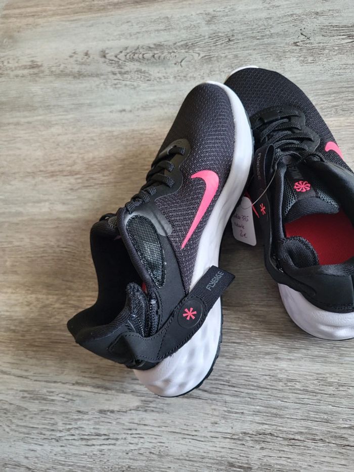 Basket nike légère pointure 37.5 - photo numéro 4
