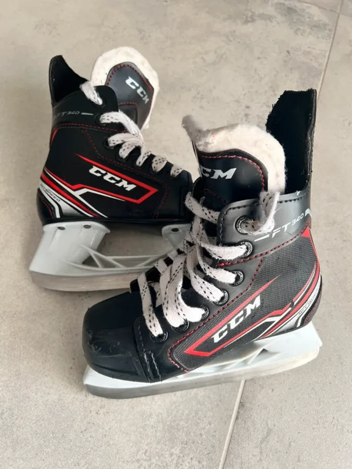 Patins à glace de hockey CCM - photo numéro 2