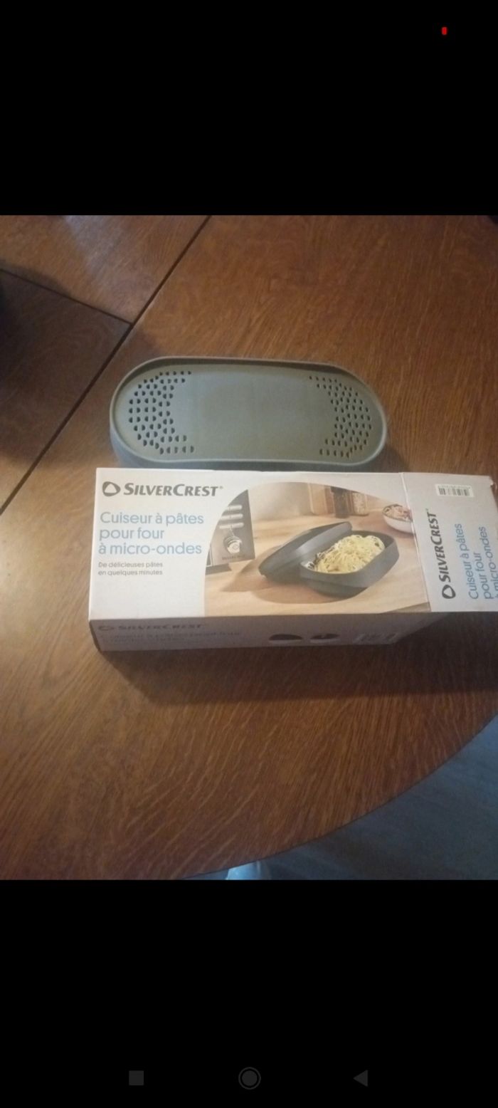 Cuiseur à pâtes pour four à micro ondes