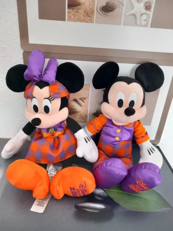 2 peluches Disney store 2021 série halloween 🎃 40cm