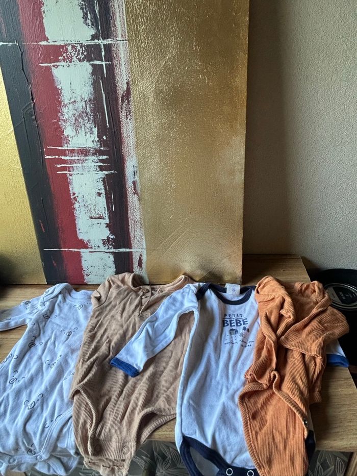 Lot 4 body 6 mois