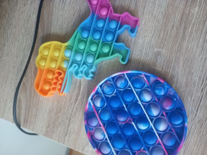Jeu sensoriel / pop it / jeu anti stress en forme de dinosaure et de rond - photo numéro 2
