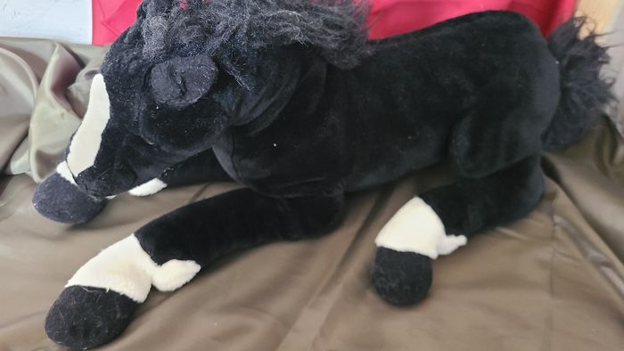 Peluche cheval noir avec pattes blanches - photo numéro 6