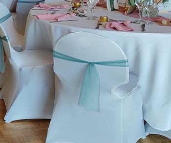 Tulles de chaises vert sauge pour occasion