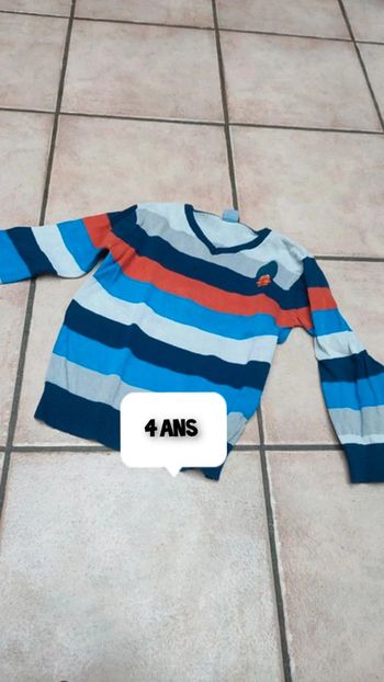 Pull rayé bleu rouge