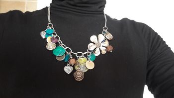 Collier fantaisie avec de nombreux pendentifs