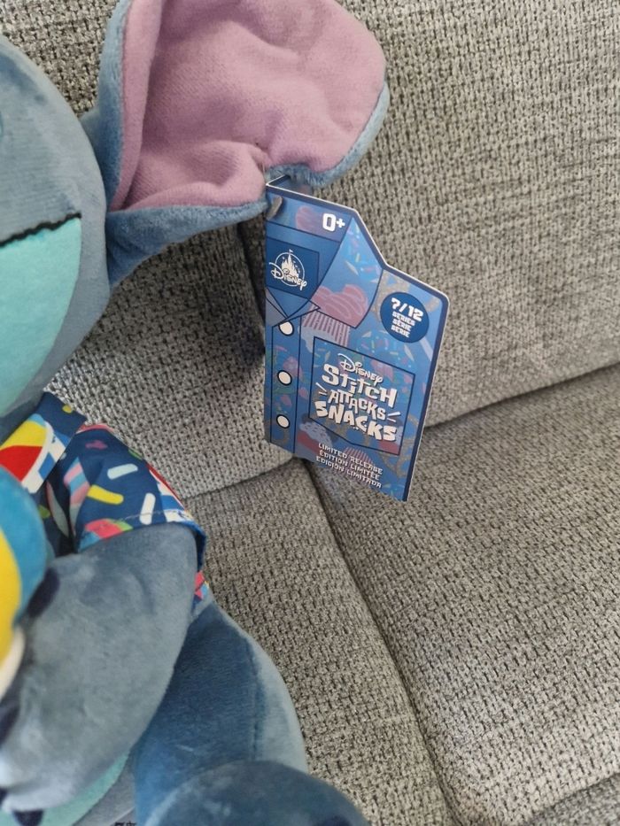 Peluche Stitch édition limitée 7/12 - photo numéro 2