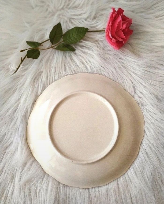 Grande assiette vintage coloris crème. - photo numéro 2