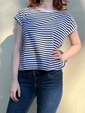 T-shirt mi-court marinière noir et blanc