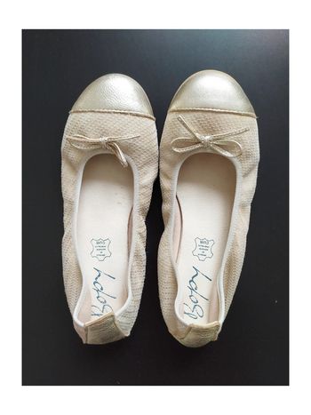 Ballerines chic en cuir doré Bopy pointure 33
