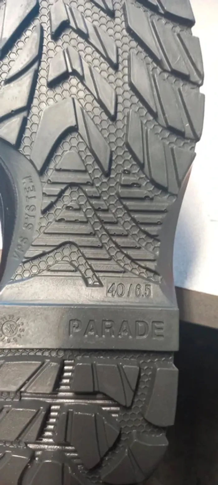 Neuves chaussures de sécurité taille 40 - photo numéro 3