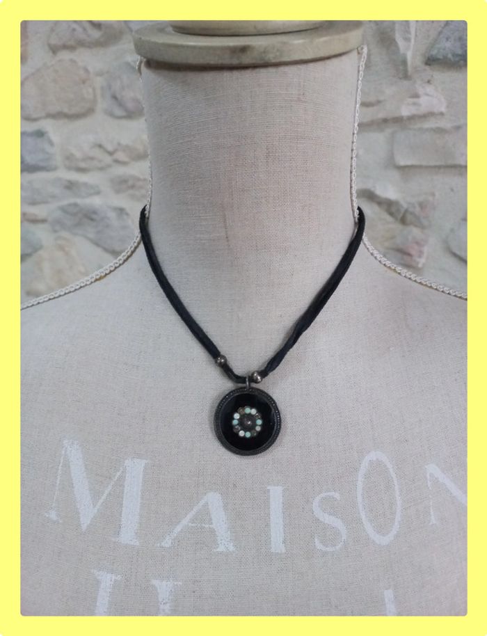 Collier noir