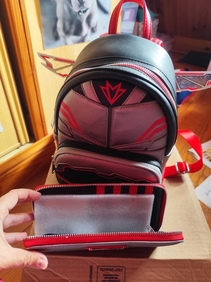 Sac Loungefly Falcon ( porté 1 fois) et portefeuille ( neuf) - photo numéro 9