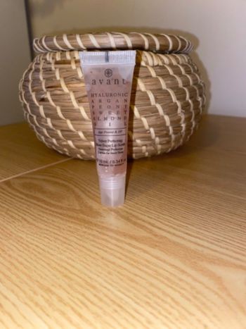 Gommage levres neuf au sucre rose et a l'acide hyaluronique