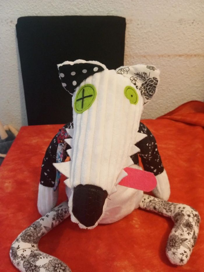 Grand loup patchwork avec cravate - photo numéro 2