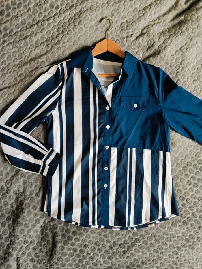 Chemise motif asymétrique bleu