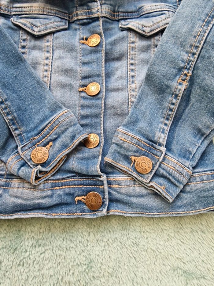 Très jolie veste en jean 92 cm - photo numéro 3