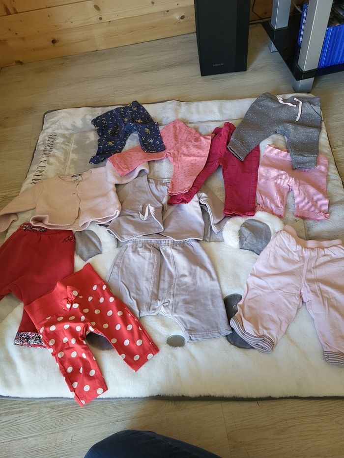 Gros lot vêtements bébé 6 mois - photo numéro 1