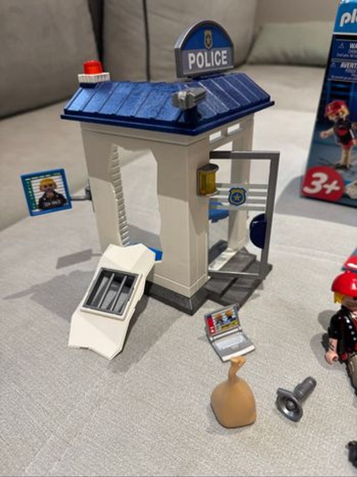Playmobil  Salle d'interrogatoire police 70498 Complet - photo numéro 2