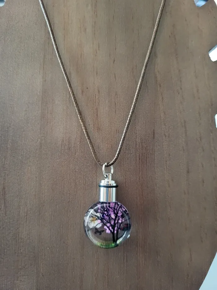 Collier avec pendentif avec incrustation de fleur séchées - photo numéro 2