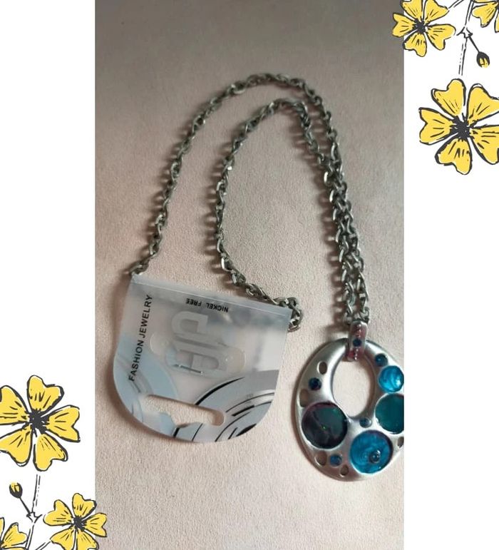 Collier fantaisie argenté et bleu – pendentif rond original - photo numéro 9