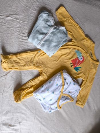Trois pyjamas 6 mois
