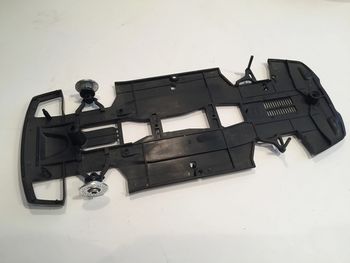 Châssis dessous pièce détachée miniature Ferrari 550 maranello 1996 1/18 burago #A16