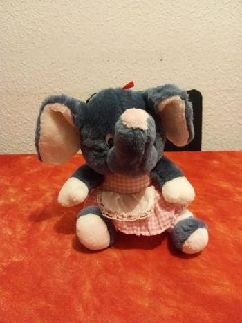 Maman éléphant bleue gris avec robe rose