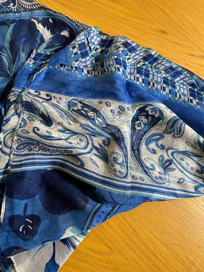 Foulard bleu fleuri - photo numéro 2