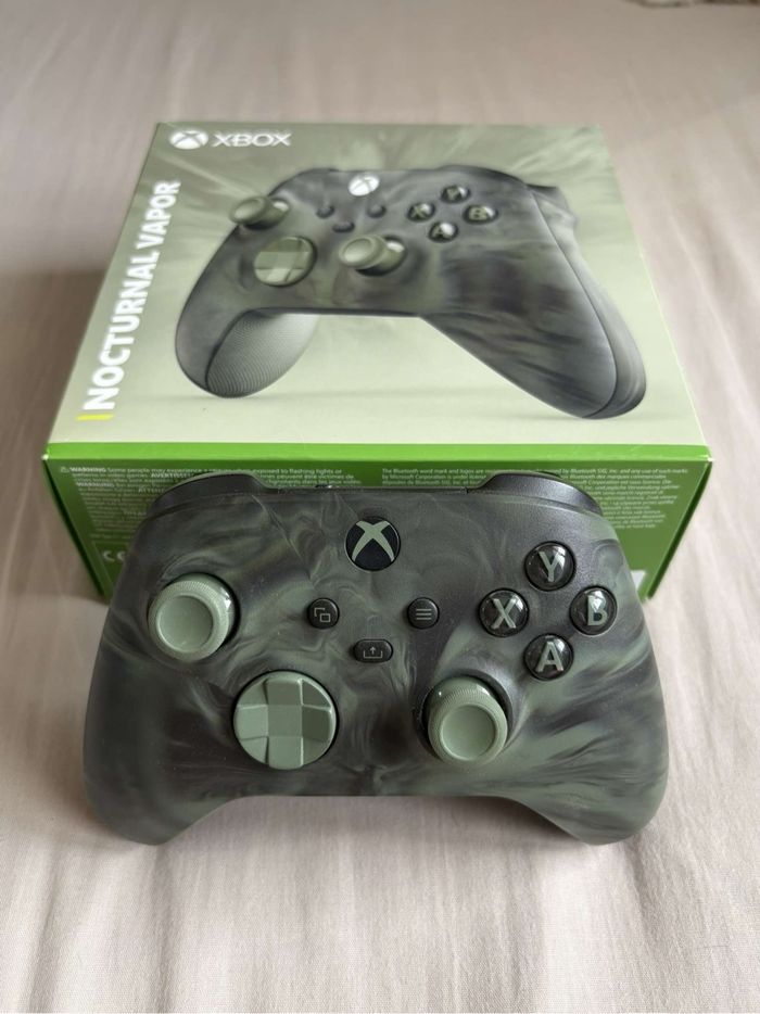 Xbox Série S + 3 manettes + Socle de charge officiel et batteries - photo numéro 7