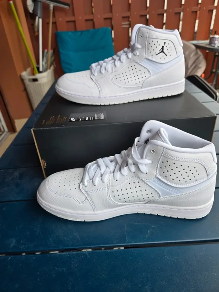 Jordan access blanche taille 45 homme neuves - photo numéro 3