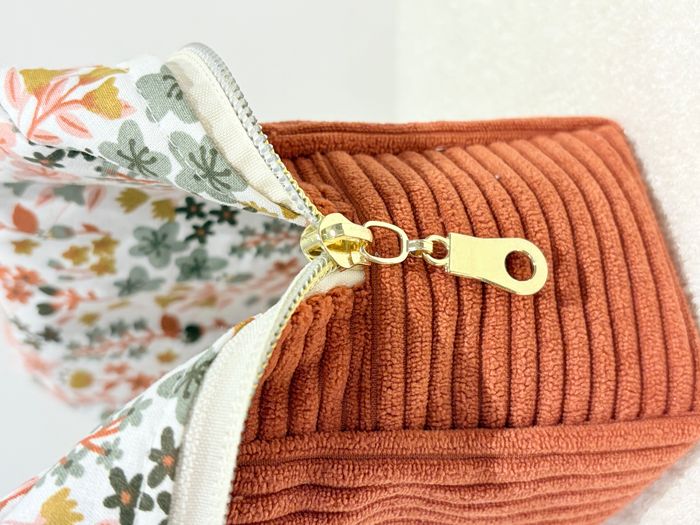 Trousse de toilette couleur Ocre doublure fleurie - photo numéro 4