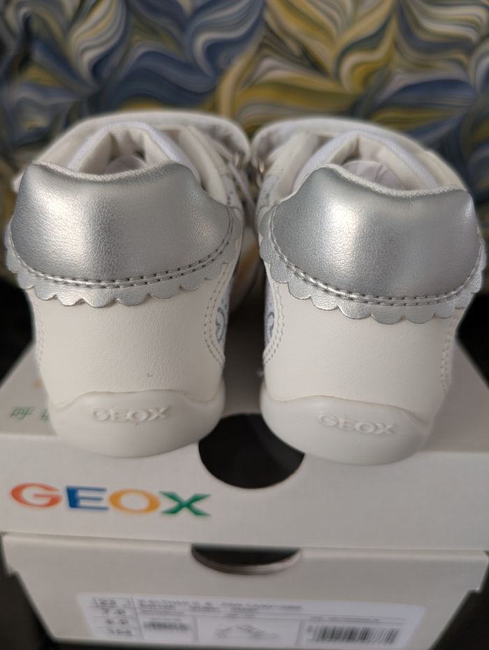 Chaussures fille. Taille 22. Neuf. Geox - photo numéro 10