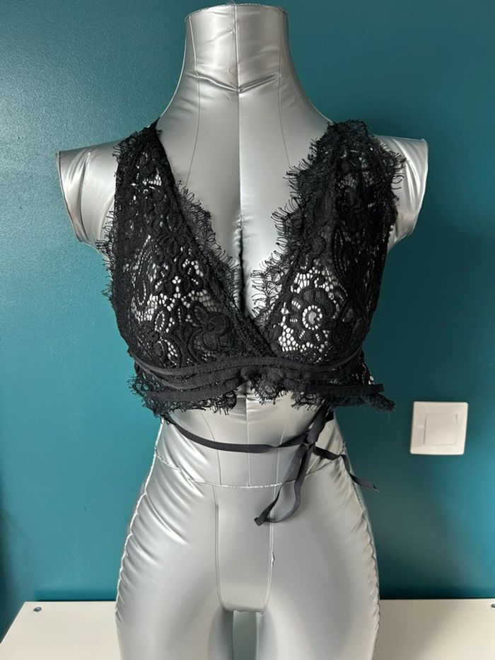 Brassière noire avec dentelle - taille M\L
