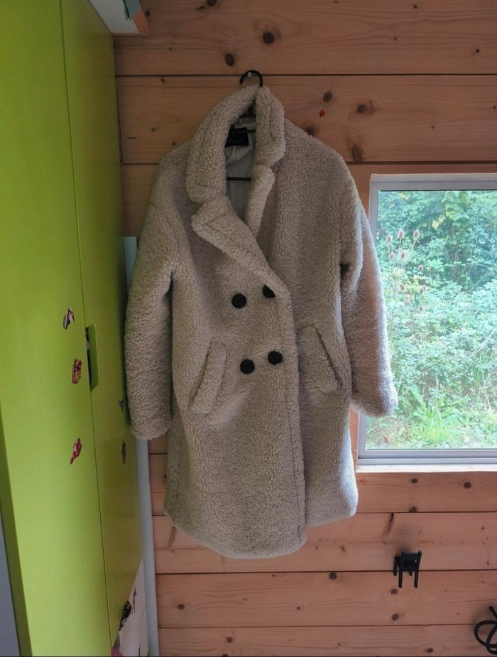 Beau manteau Moumoute long Bershka
