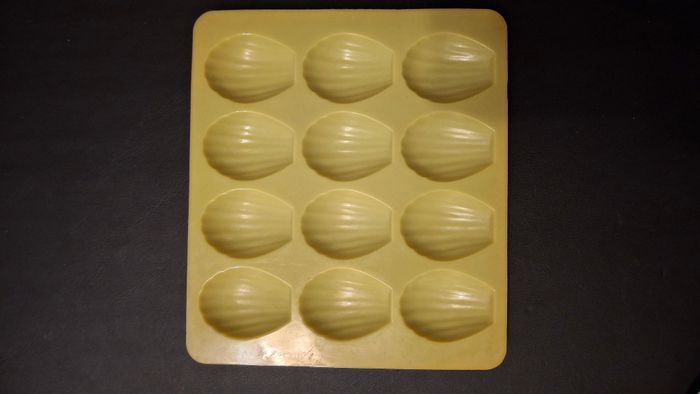 Moule à 12 mini madeleines en silicone