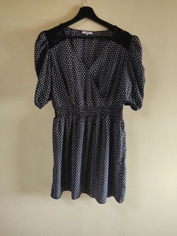 Robe noire a pois