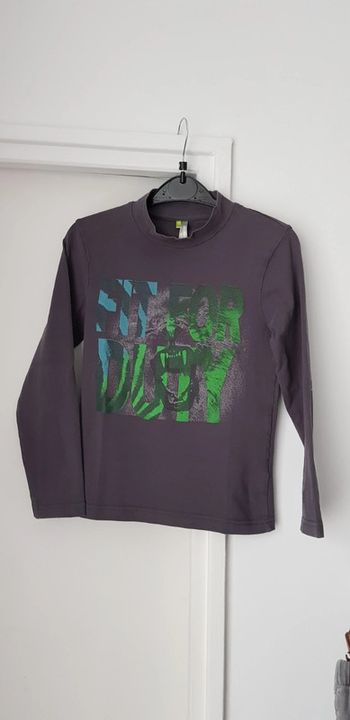 Tee-shirt / sous pull garçon - T. 8 ans