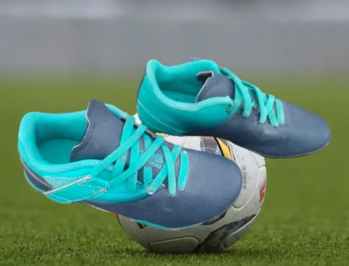 Chaussures de foot Kipsta en 28 - photo numéro 2