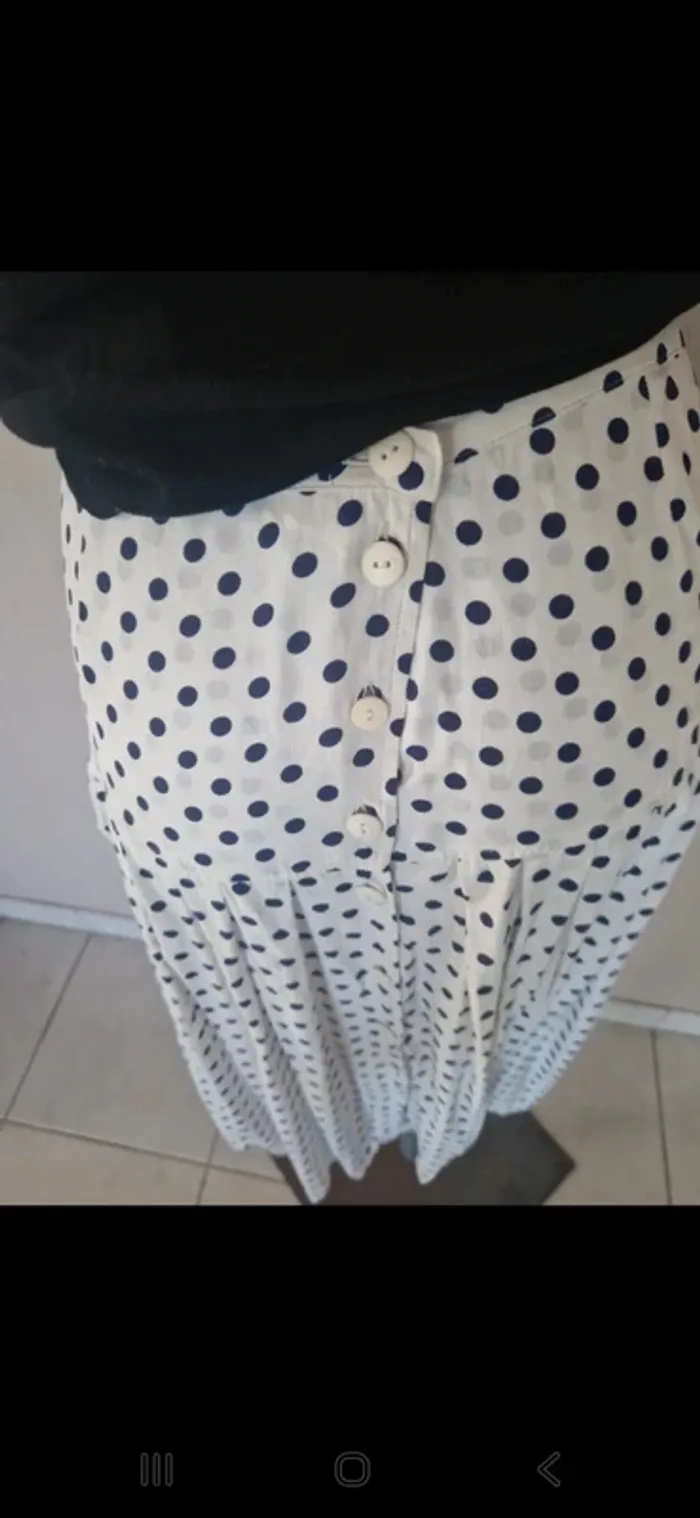 Jupe longue caroll taille 40 bon etat blanche avec pois bleue - photo numéro 4