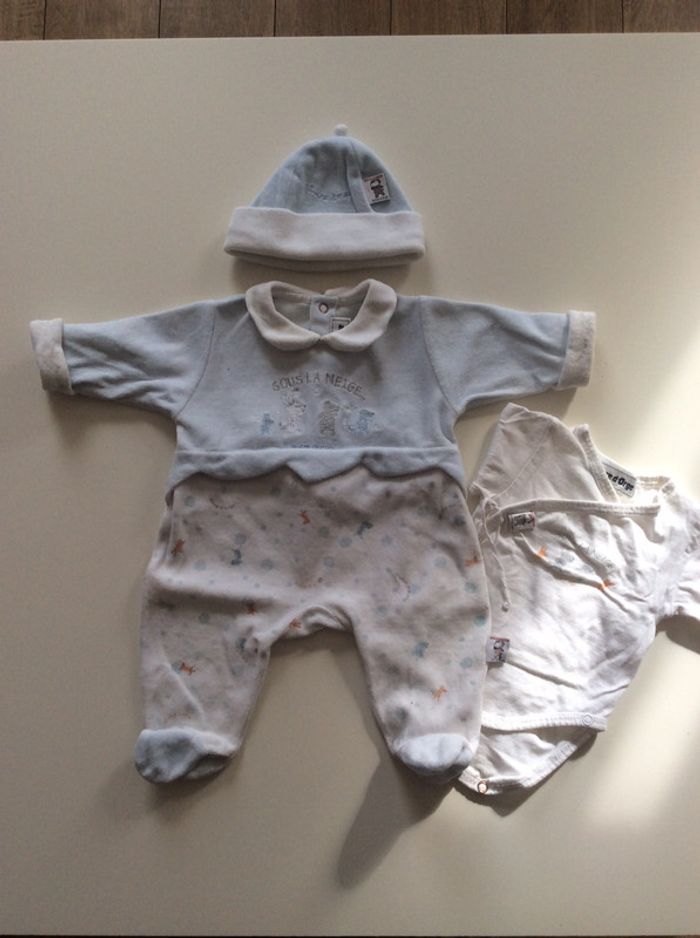Pyjama, body et bonnet