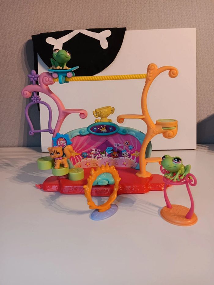 Petshop Cirque hasbro + 3 figurines et accessoires Taille hauteur 23cm longueur 28cm - photo numéro 3