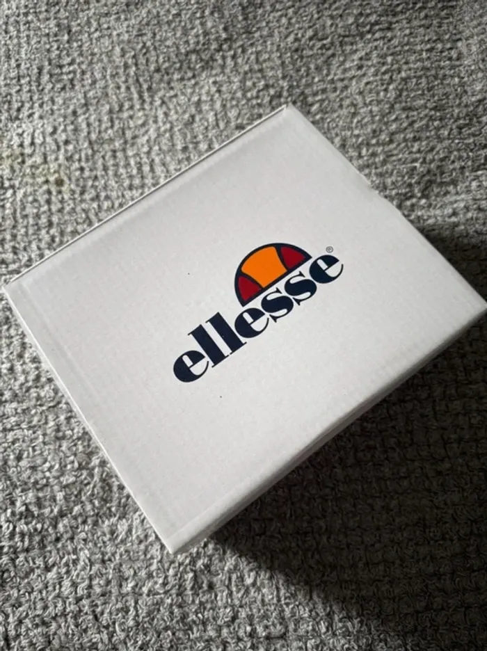 Baskets montant à lacer élastique avec un scratch (27)