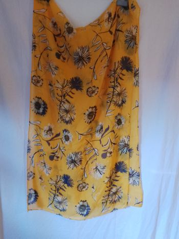 Foulard jaunes avec fleurs