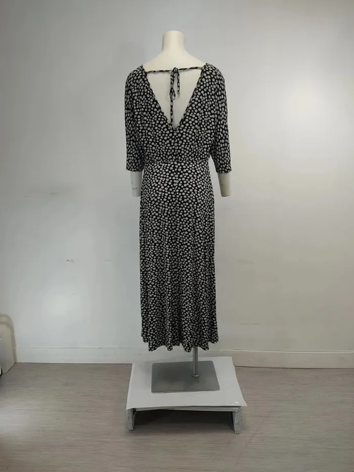 Robe longue noire à fleurs blanches en jersey crêpe, dos nu, taille M A634 - photo numéro 4