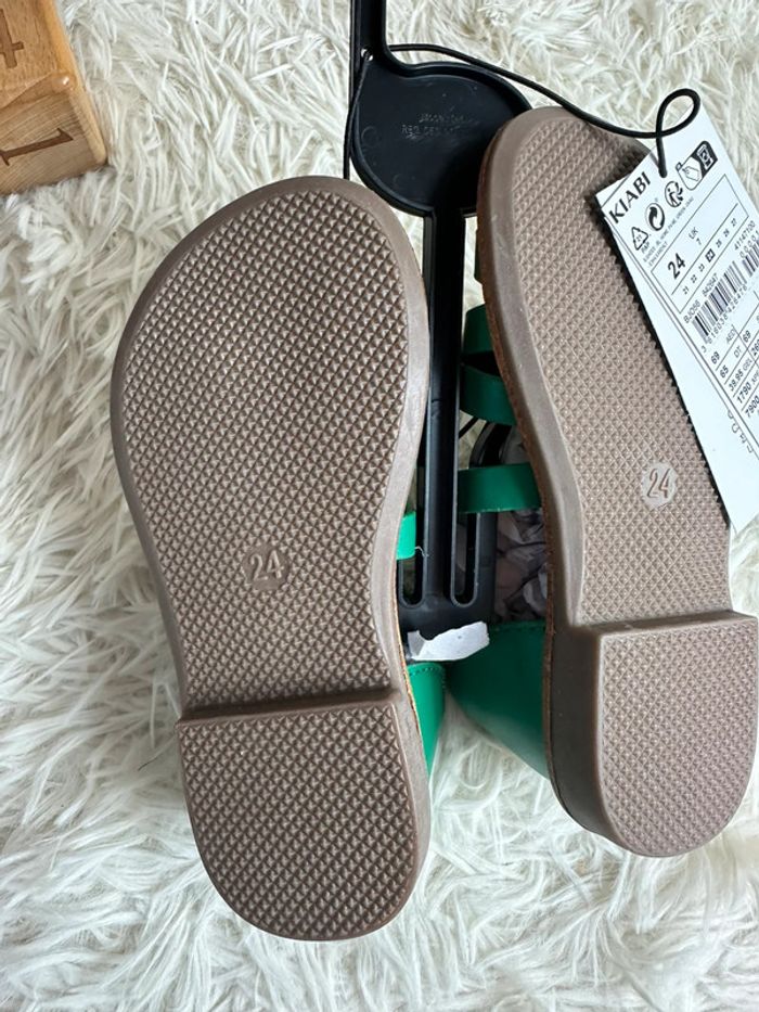 Paire de sandales vertes Kiabi taille 24 - photo numéro 4