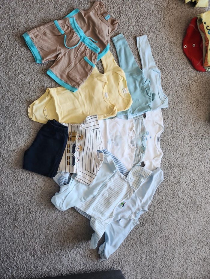 Lot de vêtements garçon 👦 Taille 6 mois