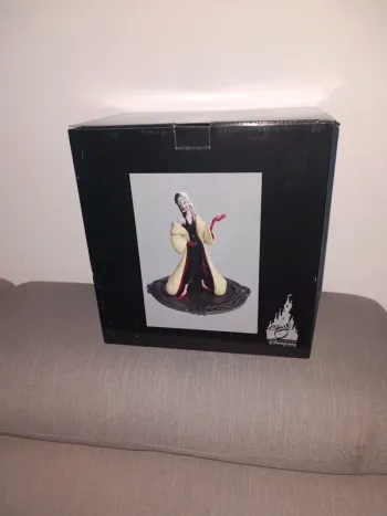 Disney figurine Cruella