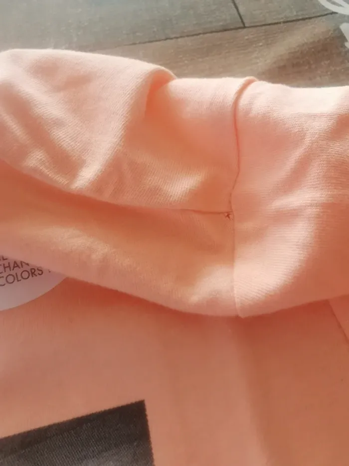 T shirt  12 ans neuf - photo numéro 2